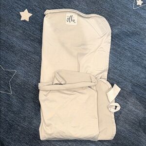 The Ollie Baby Swaddle in Cream